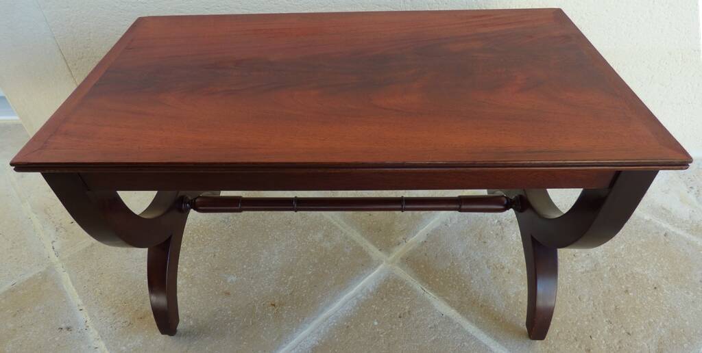 Restoration style coffee table in mahogany-colored wood / Very good condition