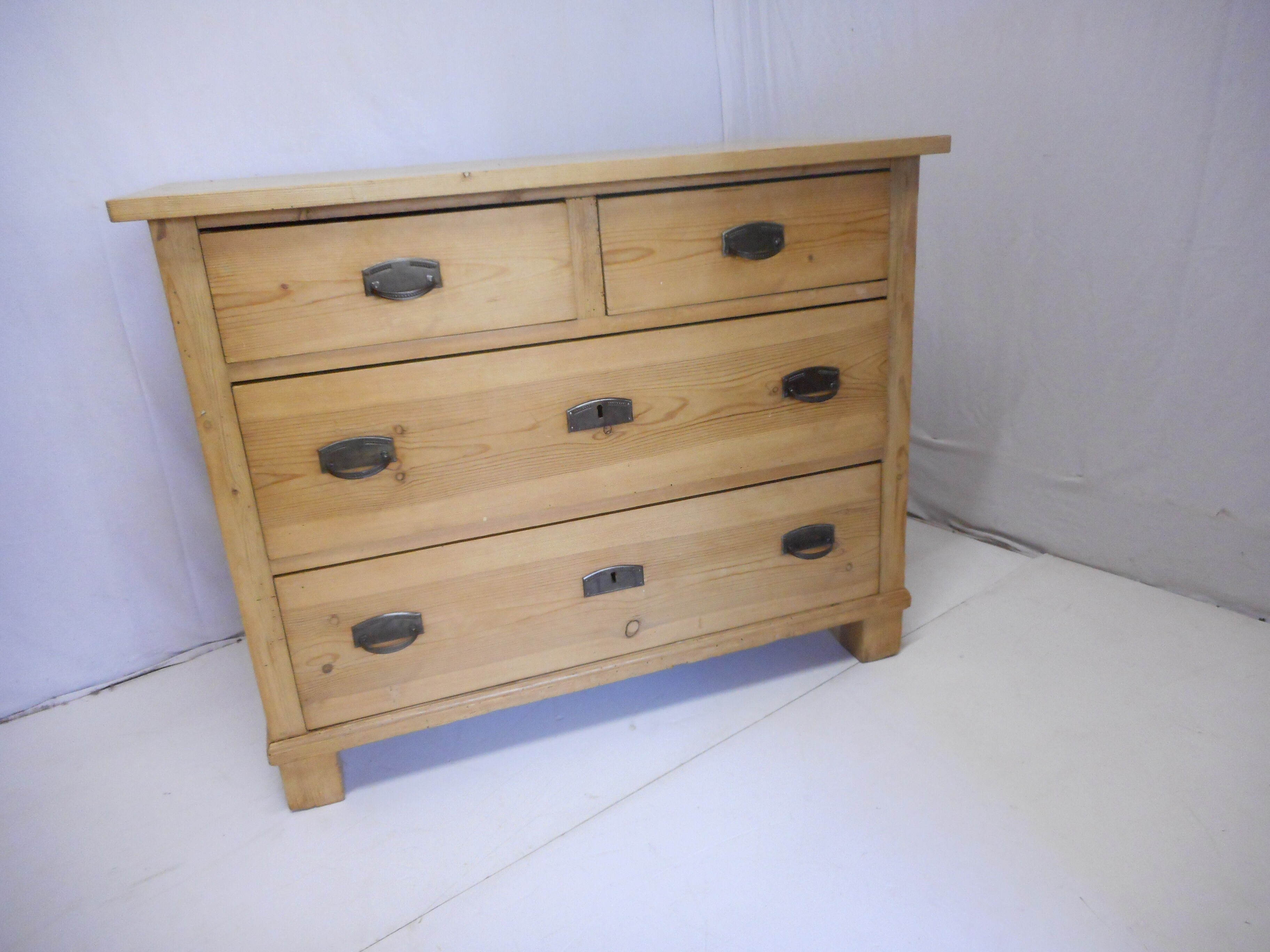 Pine dresser