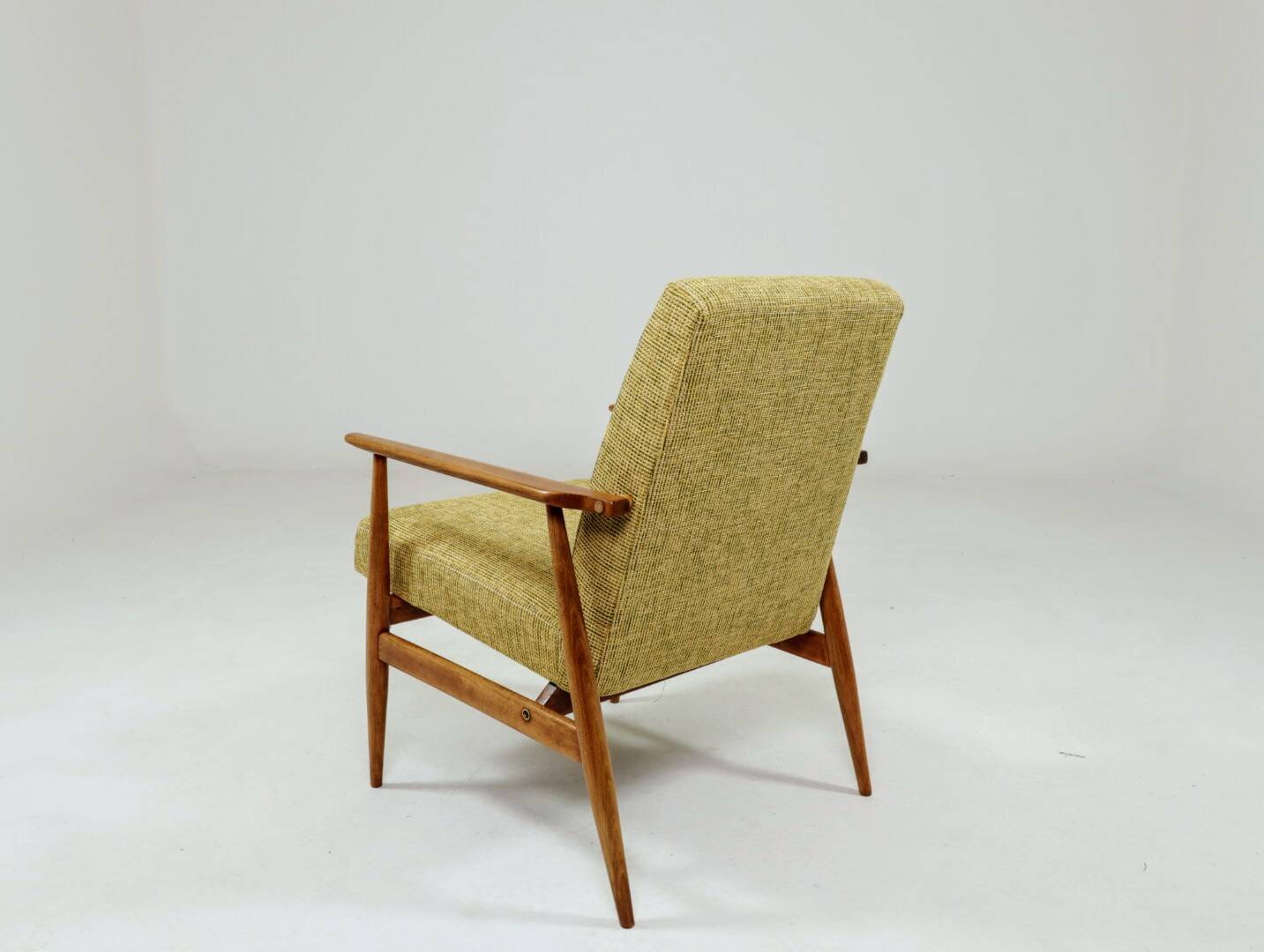 Fauteuil vintage olive vert design by H.Lis