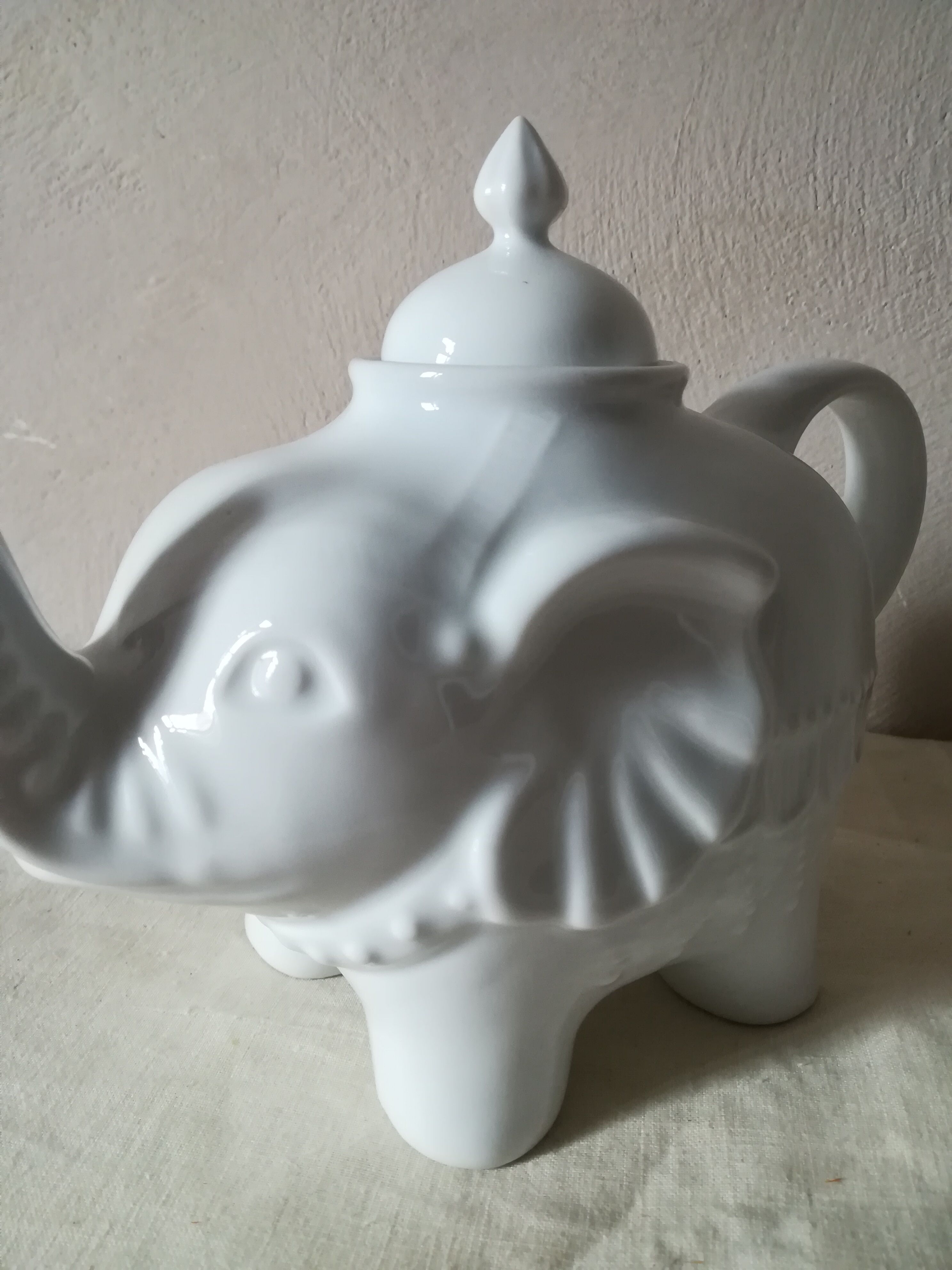Porcelain Elephant-shaped teapot