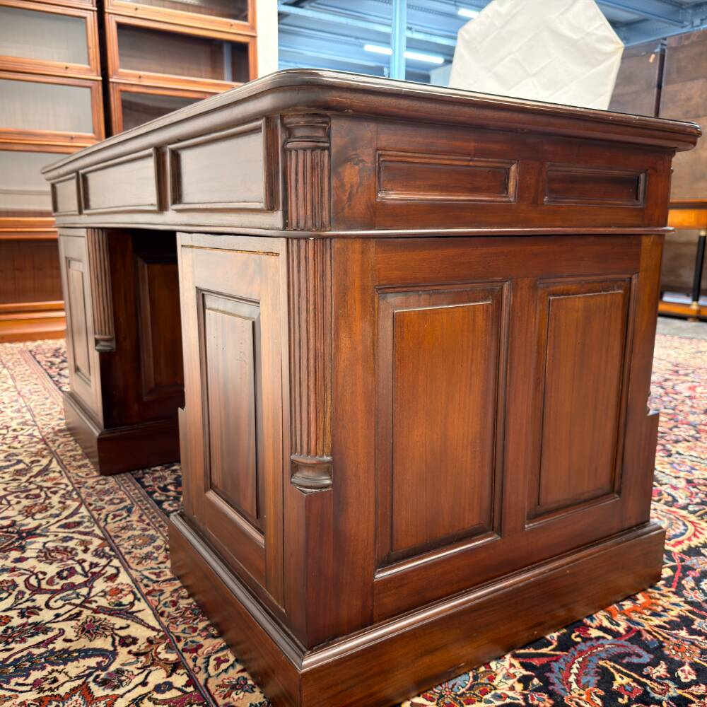 Bureau classique anglais avec cuir vert