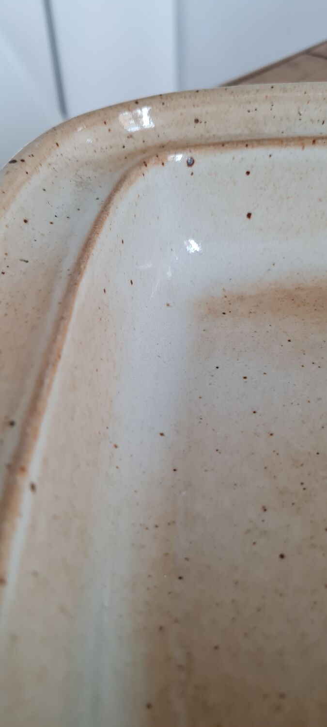 Glazed stoneware dish