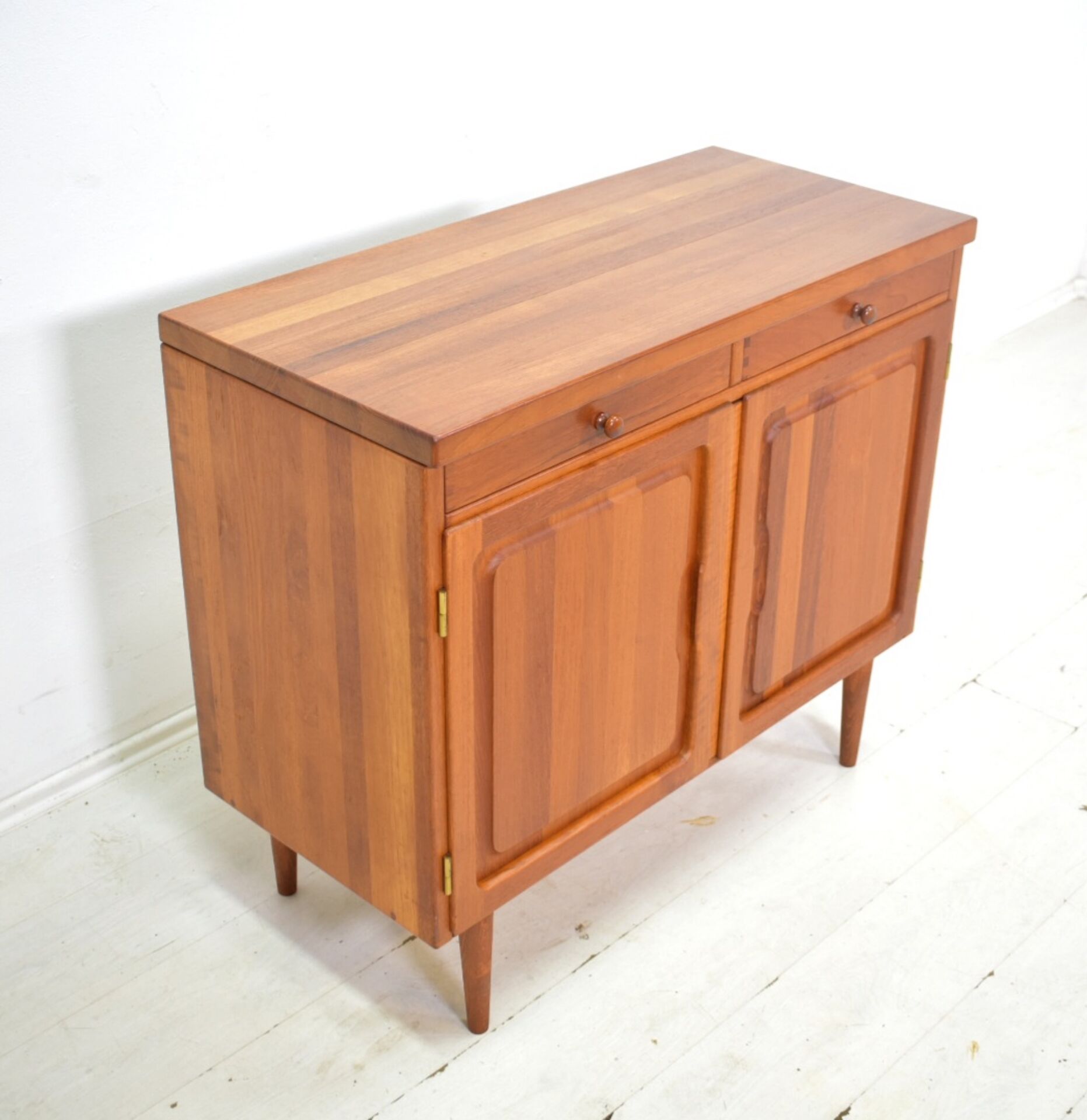 Buffet scandinave en teck massif des années 1960