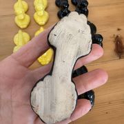 Box of 12 dog-shaped cutlery rests in yellow and black majolica.