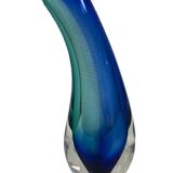 Vase en verre bleu