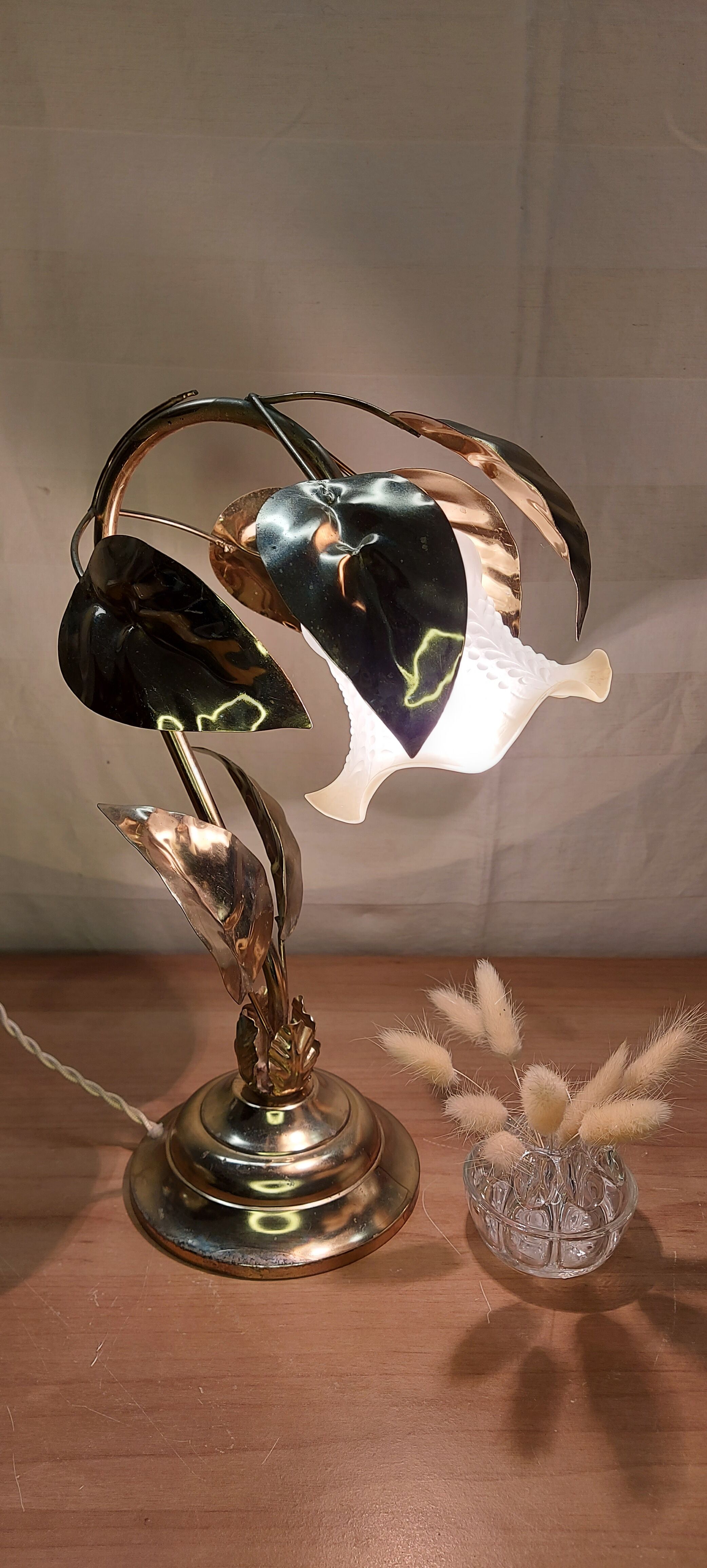 Gold metal flower lamp