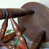 Paire de tabourets bas tripodes vintages en bois tourné