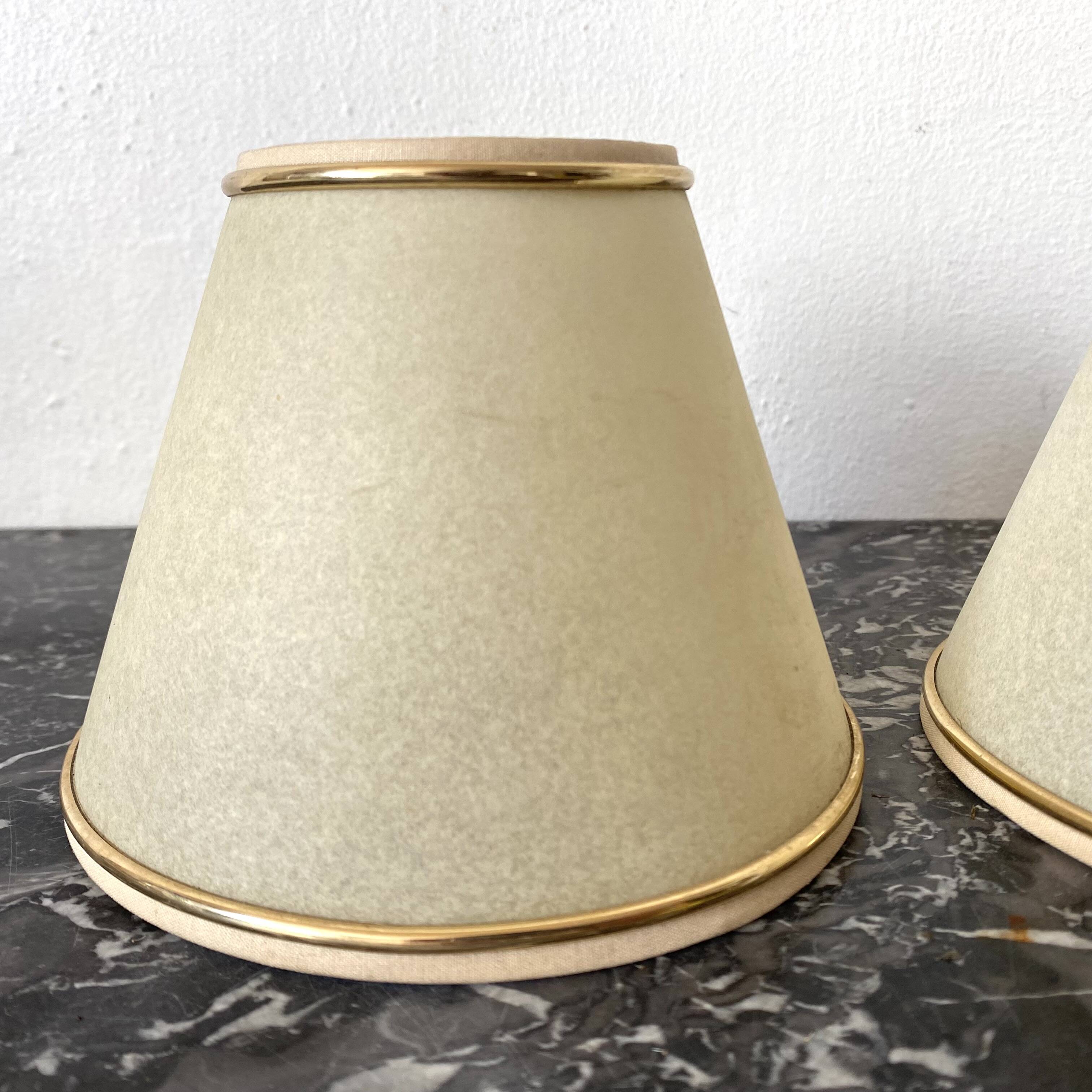 Clip-on lampshade