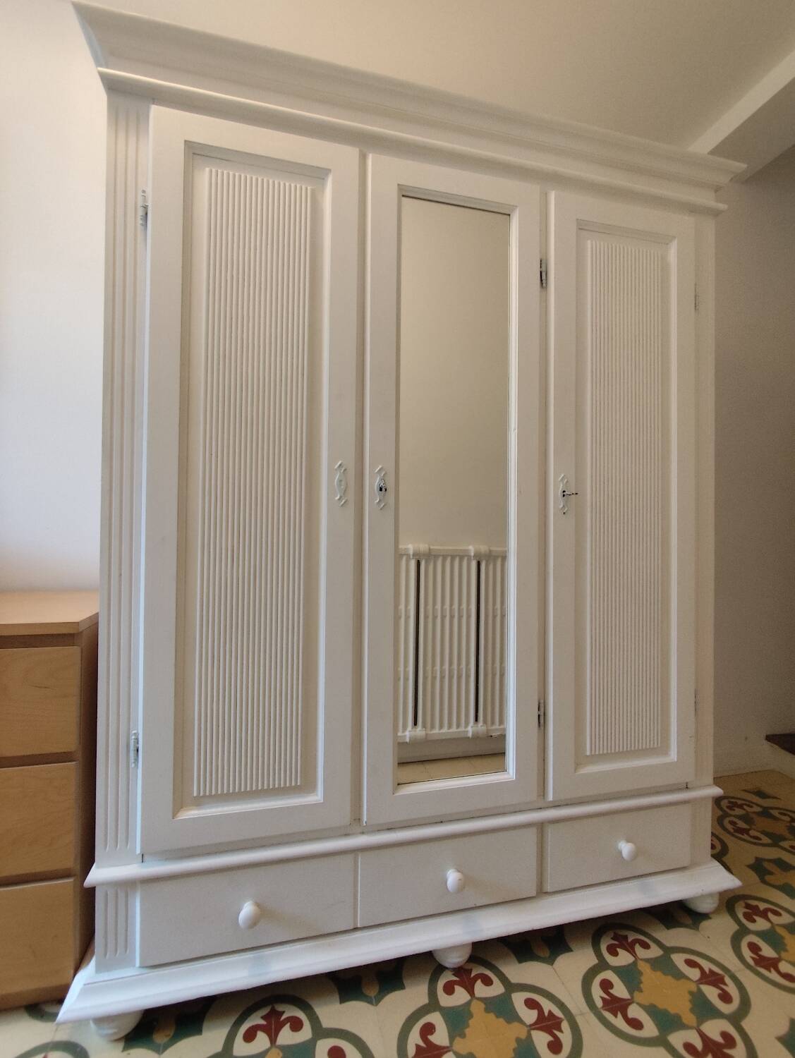 White solid wood wardrobe