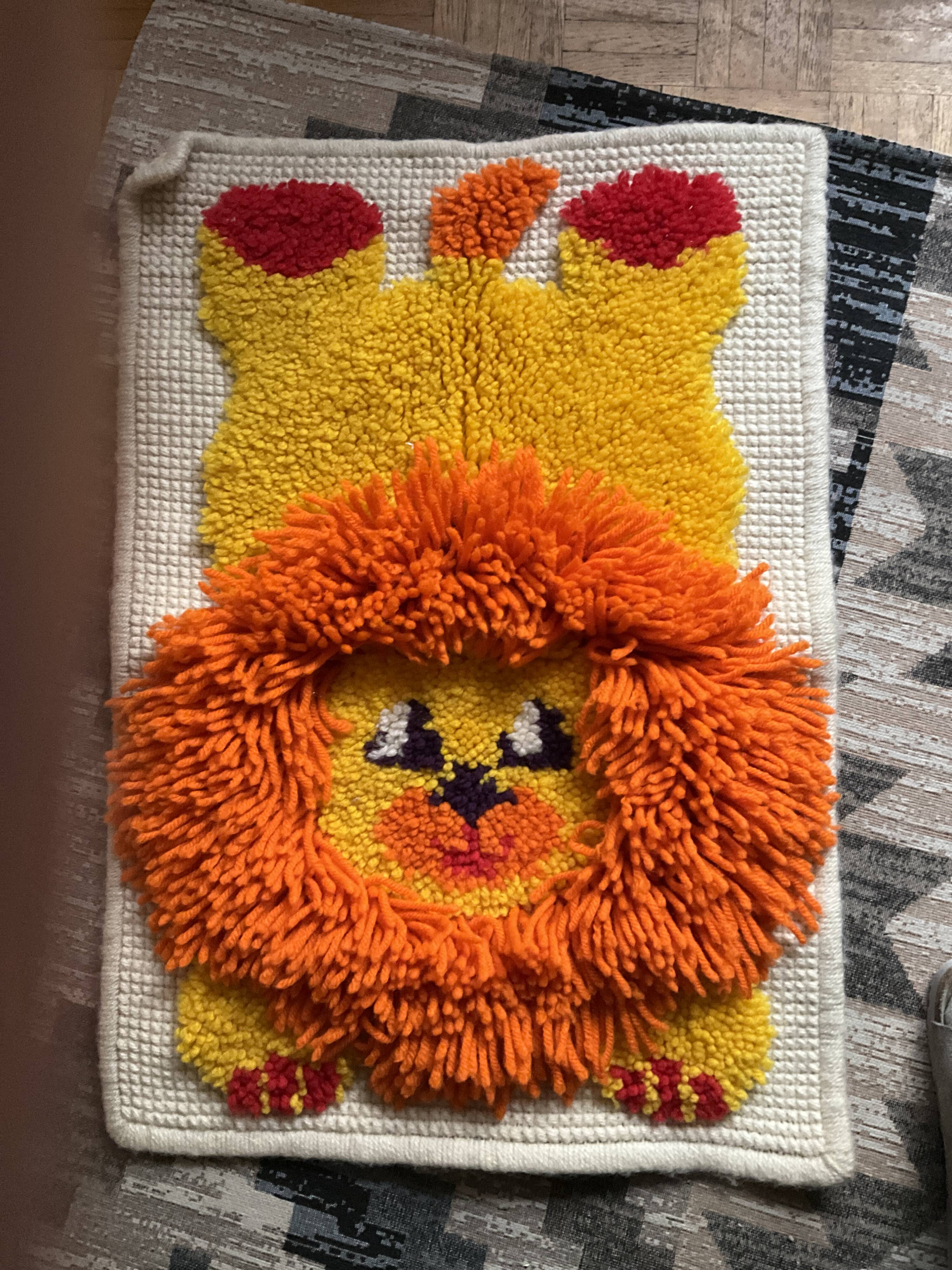 Wool rug for child / lion
