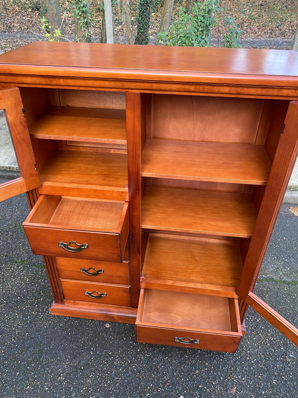 Vitrine Louis XVI en bois massif du 20ème