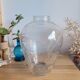 Vase en verre ciselé décor floral