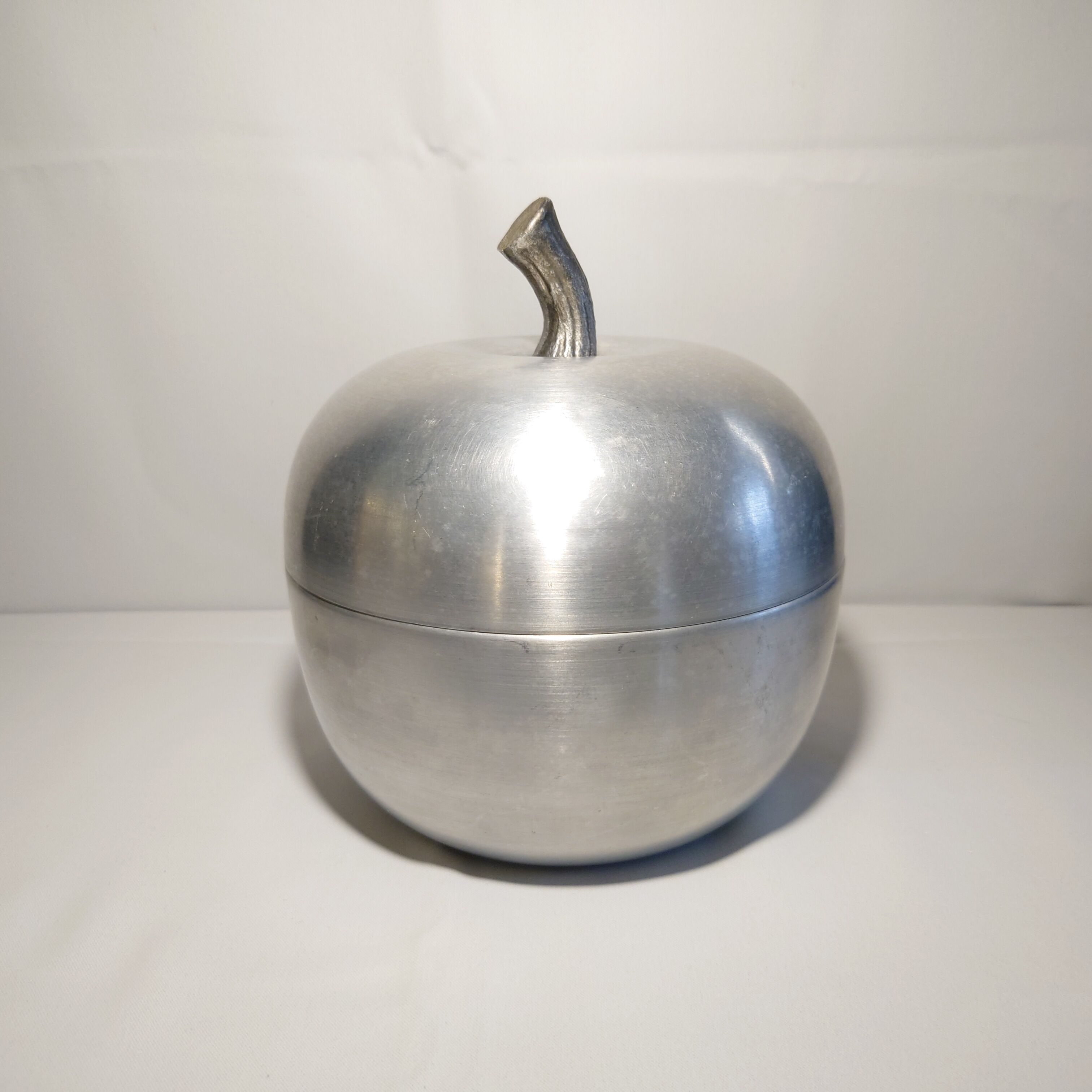 Aluminum "apple" ice bucket