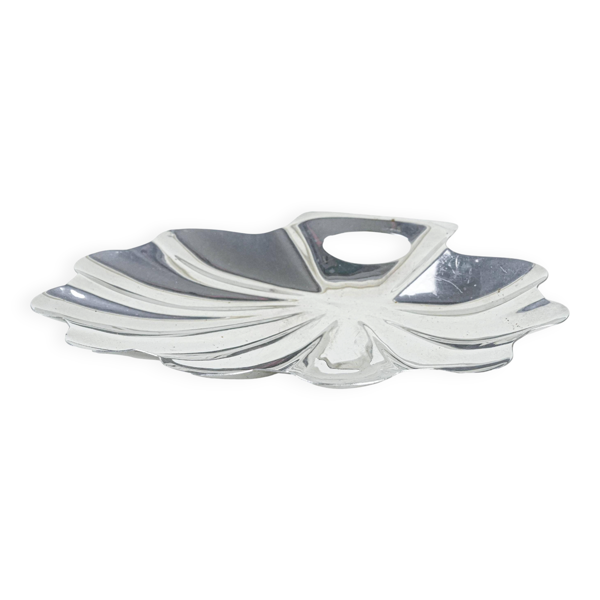 Plat de service en forme de coquillage, en acier inoxydable, design danois, années 1970, fabriqué au Danemark.