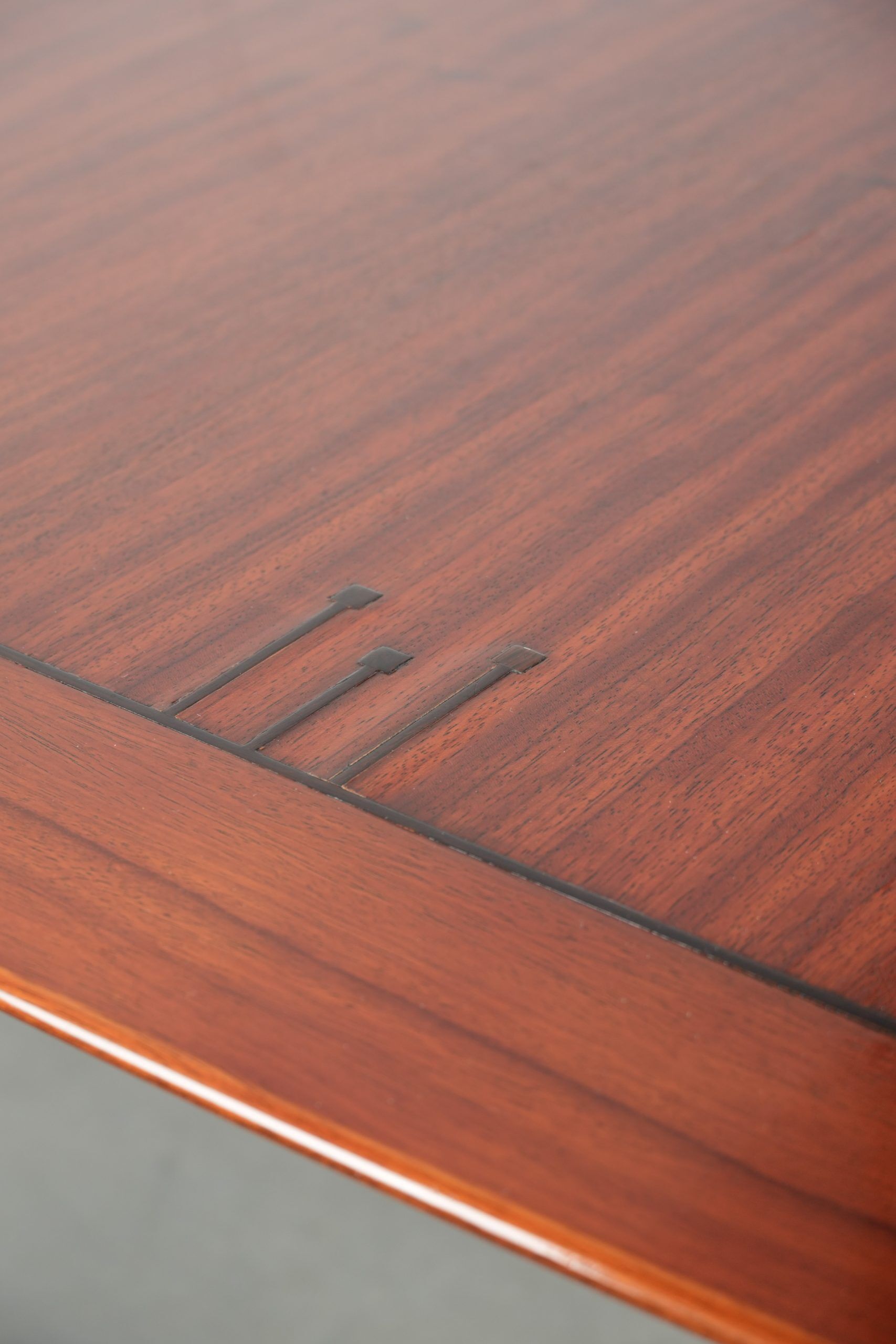 Art Deco design dining table for 4 to 6 people