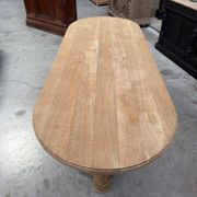 Oval table in solid oak