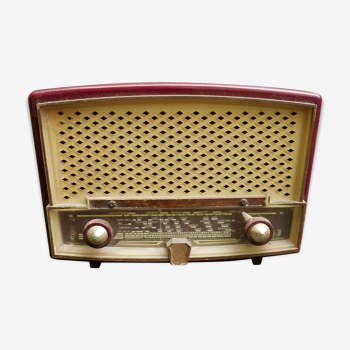 Poste de radio vintage en bakélite