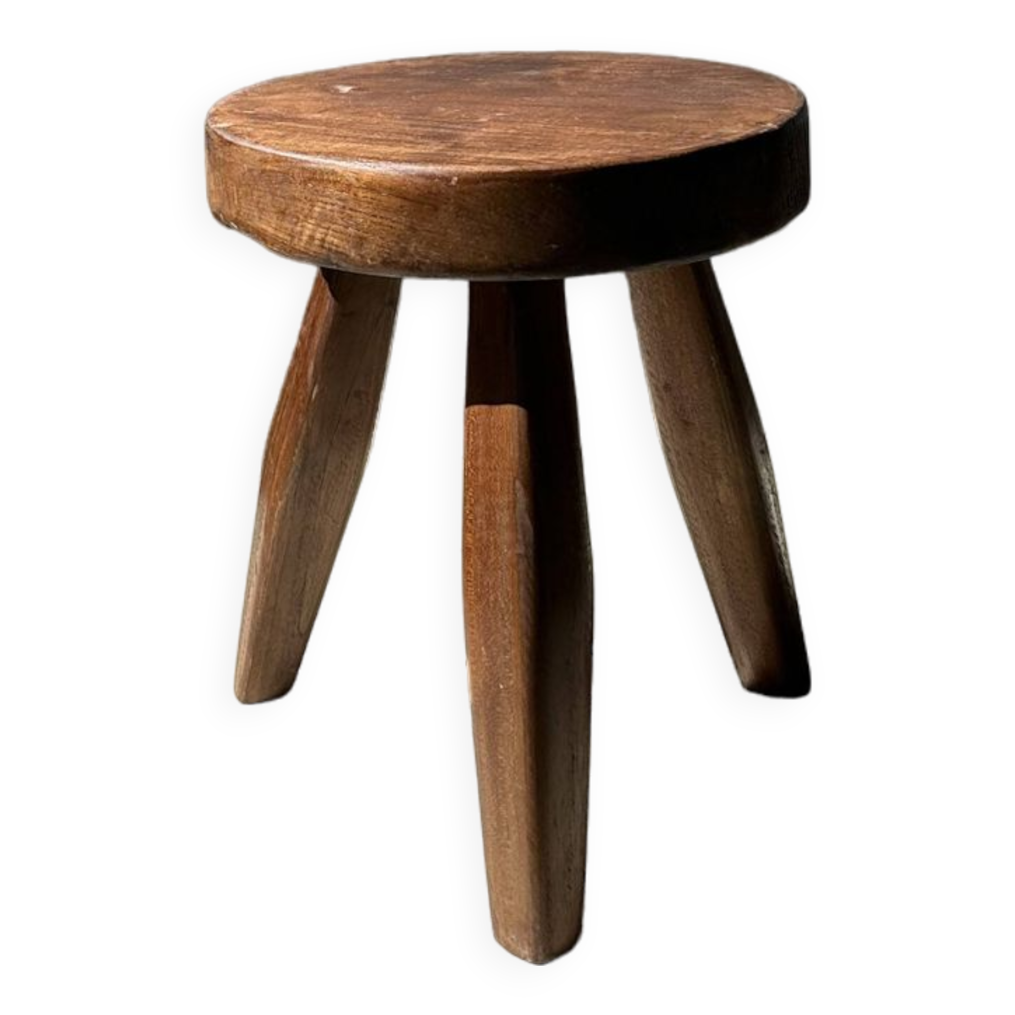 Low flat tripod stool in upcycled teak - Small tripod stool in solid brown wood with a circular seat.