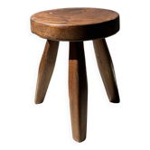 Low flat tripod stool in upcycled teak - Small tripod stool in solid brown wood with a circular seat.