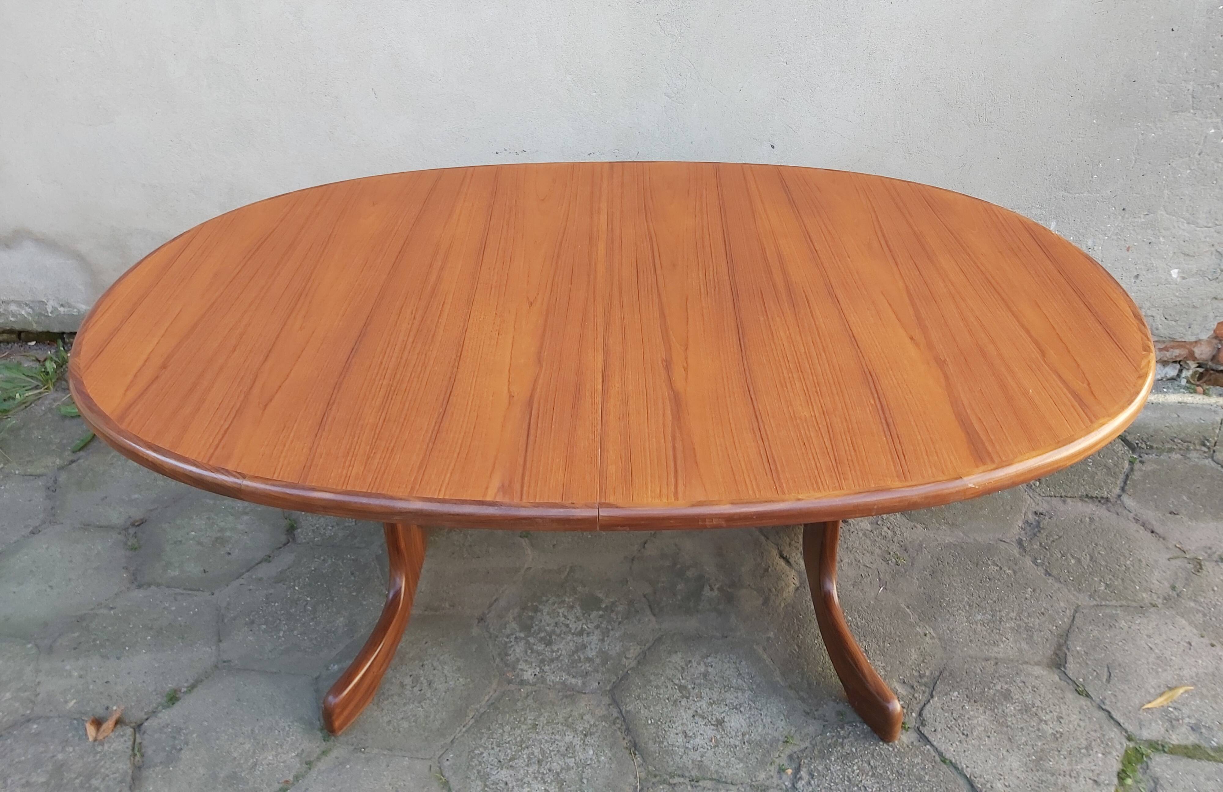 Extendable table, designed by V. Wilkins, G-Plan, Great Britain, 1960s.