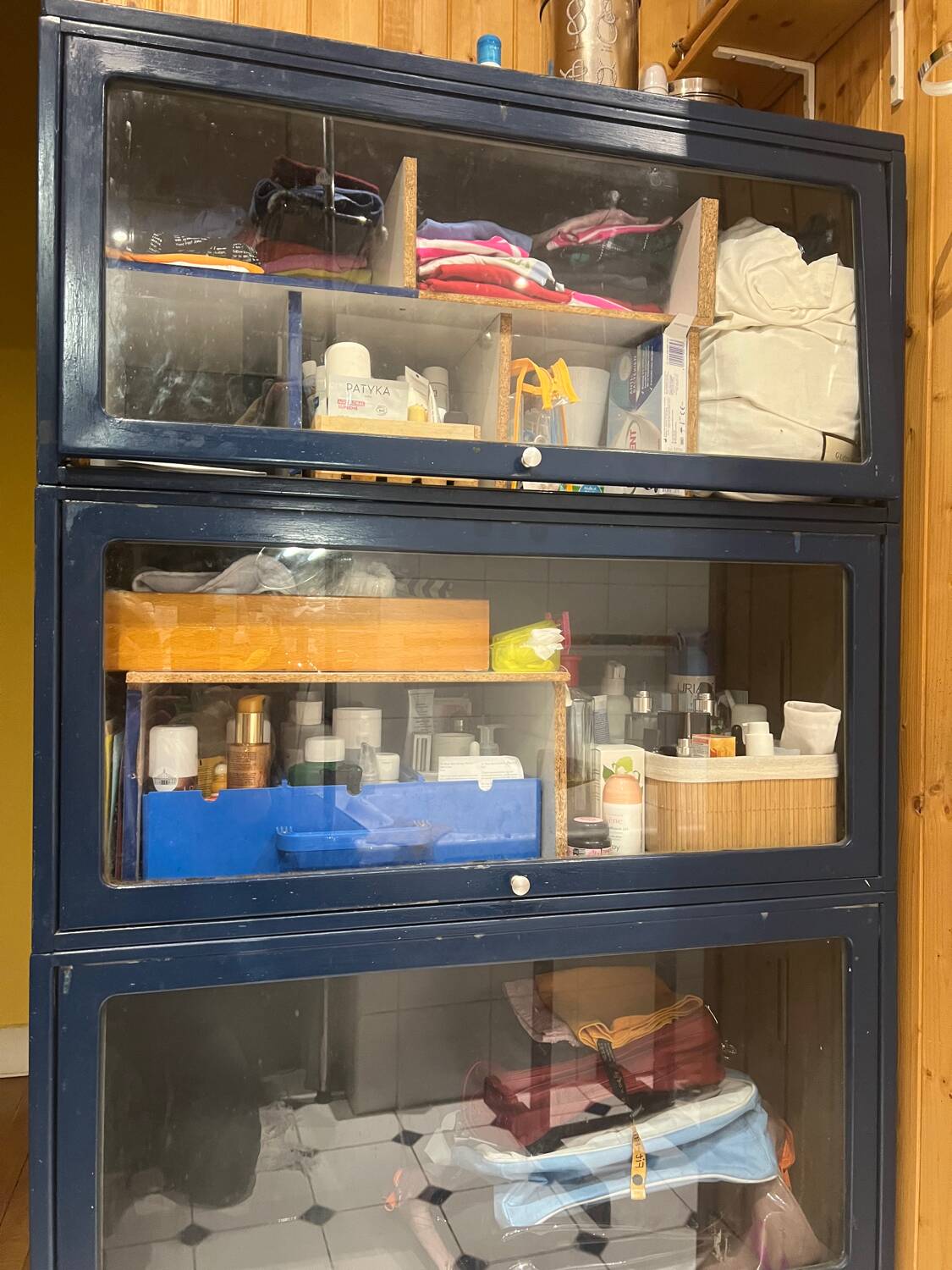 Metal storage furniture