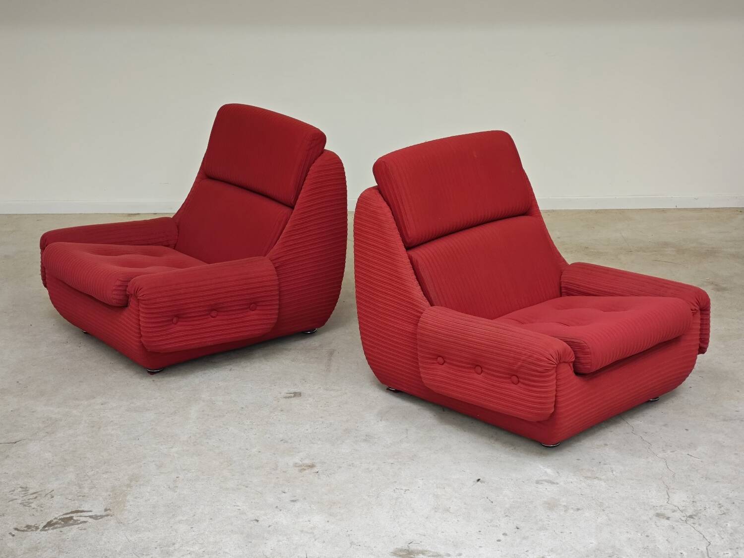 Paire de fauteuils rouge Atlantis Space Age République Tchèque 1970