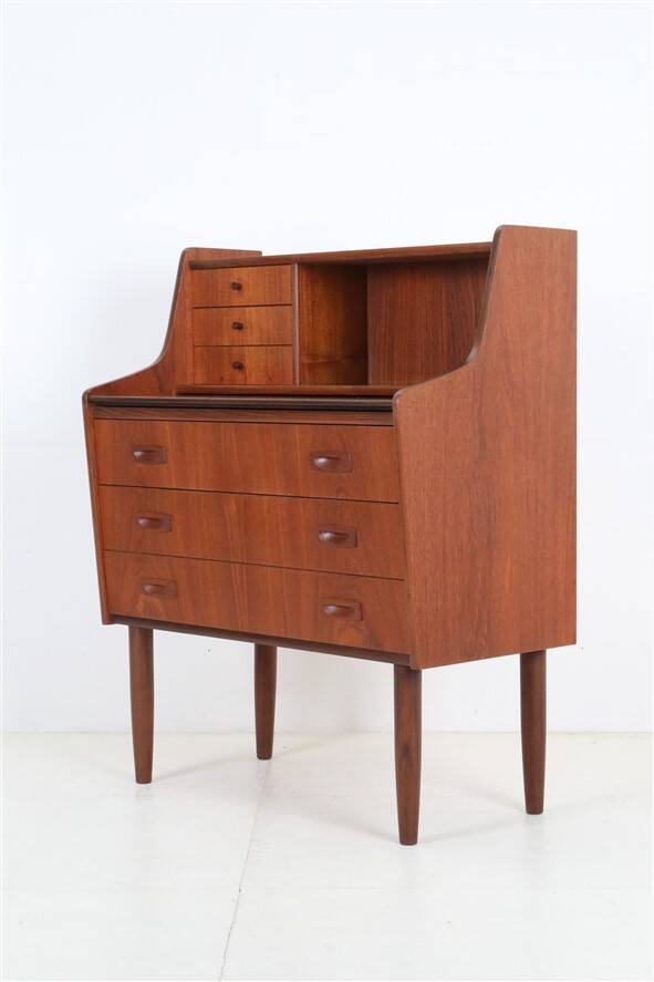 Mid-century teak bureau / secretary desk / Danish modern design / 1960s