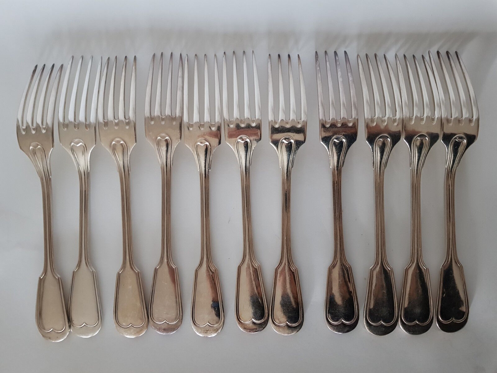 Couverts de  table et cuillères à thé en metal argenté  maison Ercuis
