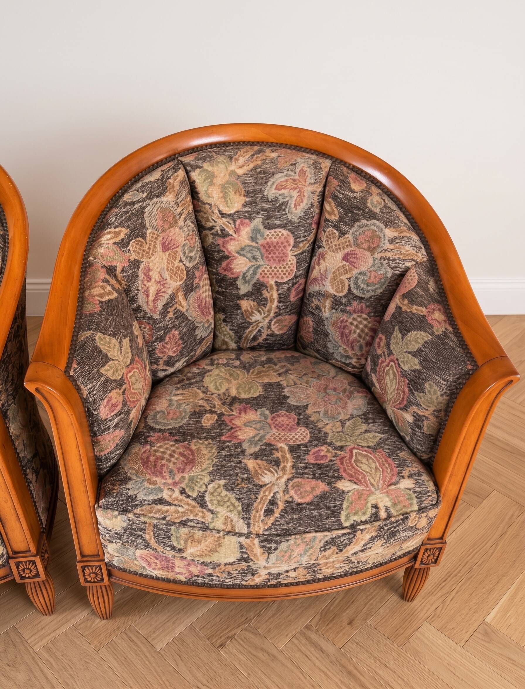 Paire de fauteuils vintage en bois et tissu fleuri