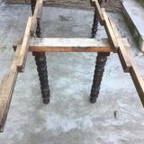 Table with  6 feet