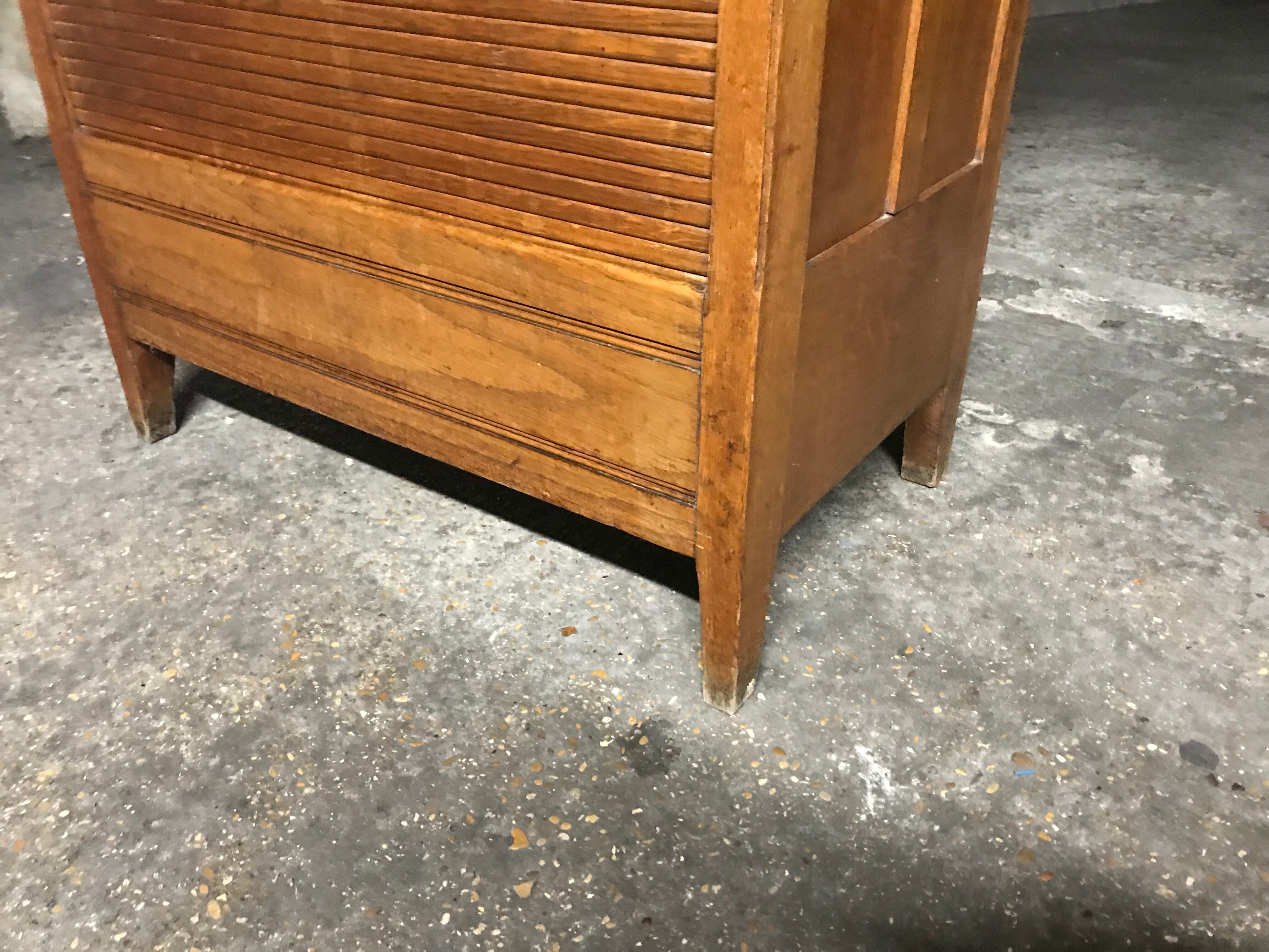 Notary curtain cabinet 1900