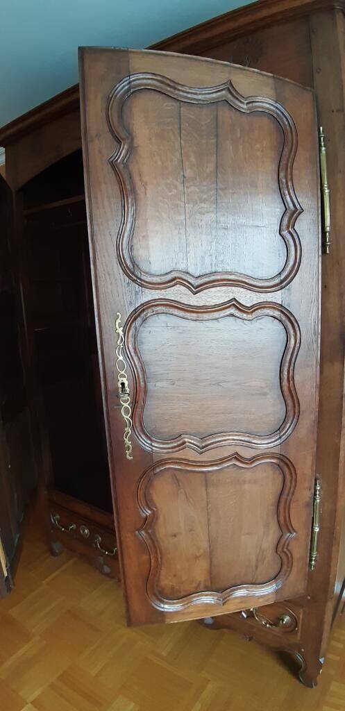 Lorraine wardrobe