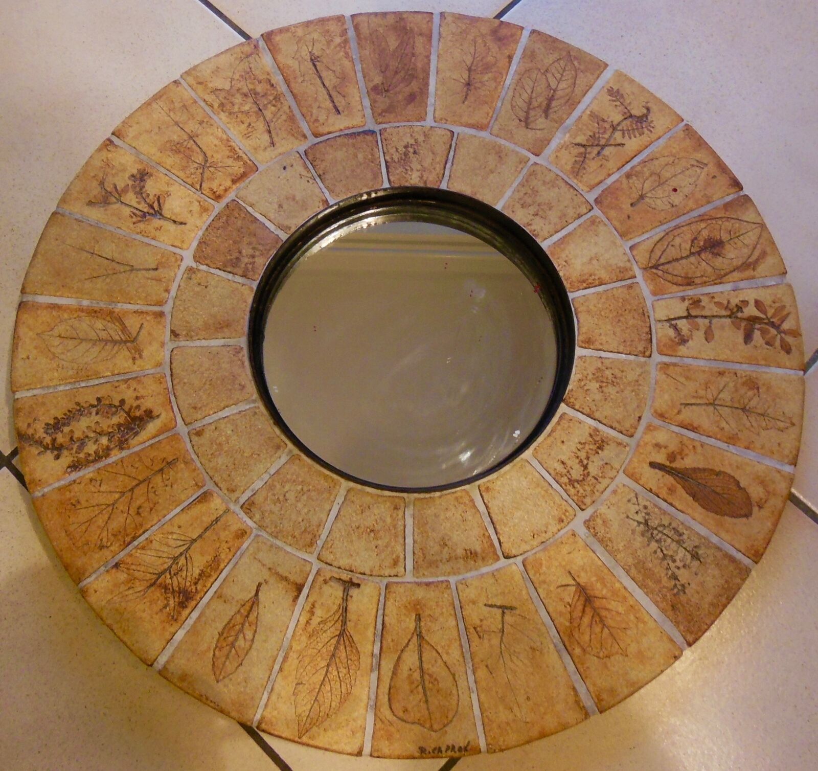 Round ceramic mirror decorated with leaves, signed Roger Capron, 50