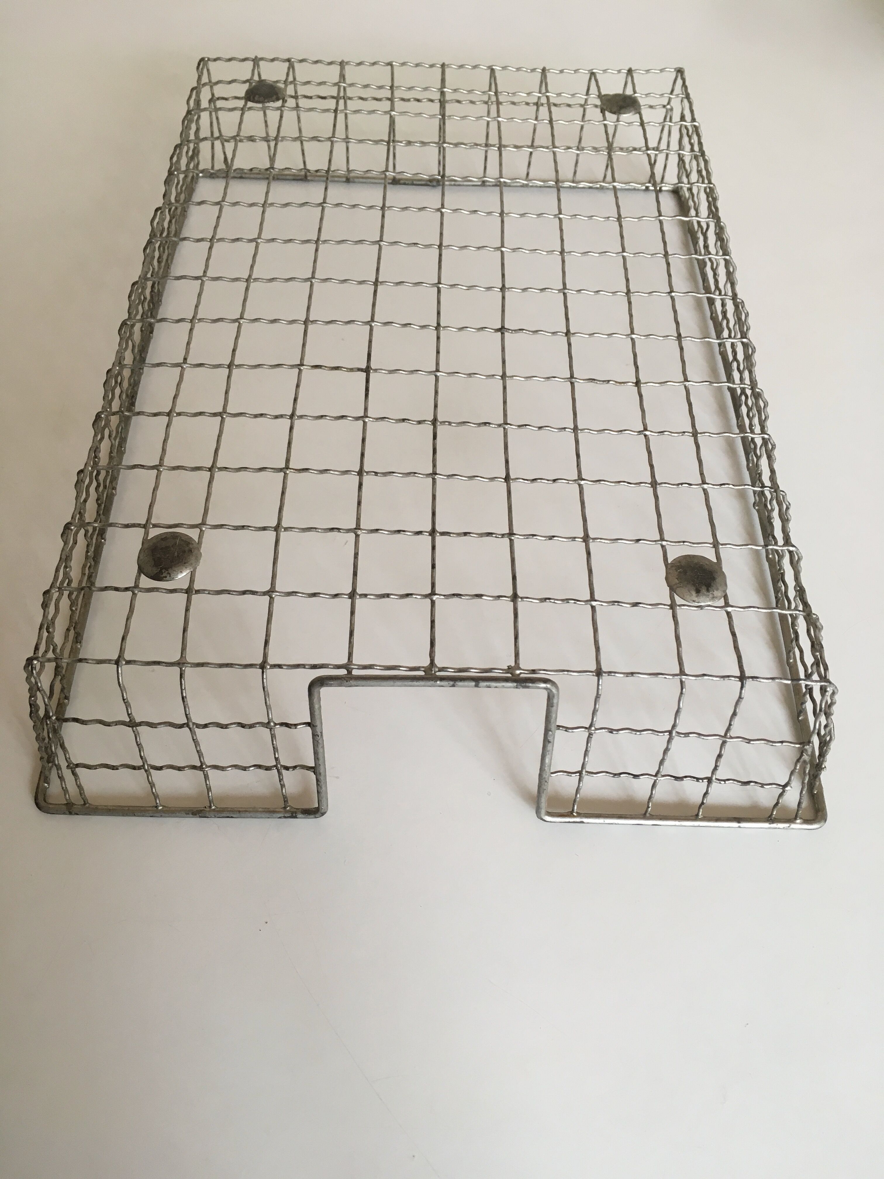 Banette range courier in  metal wire 60s