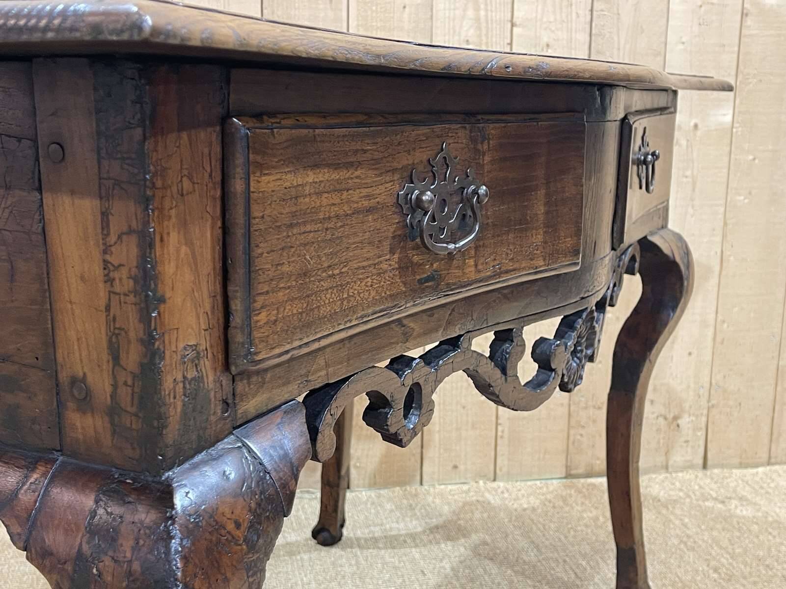 Console rustique anglaise du 18ème siècle en châtaignier et merisier