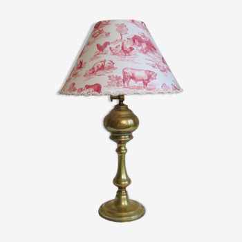 Lampe ancienne en laiton avec son abat-jour en toile de jouy motifs animaux de la ferme