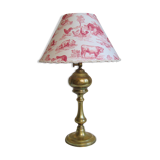 Lampe ancienne en laiton avec son abat-jour en toile de jouy motifs animaux de la ferme