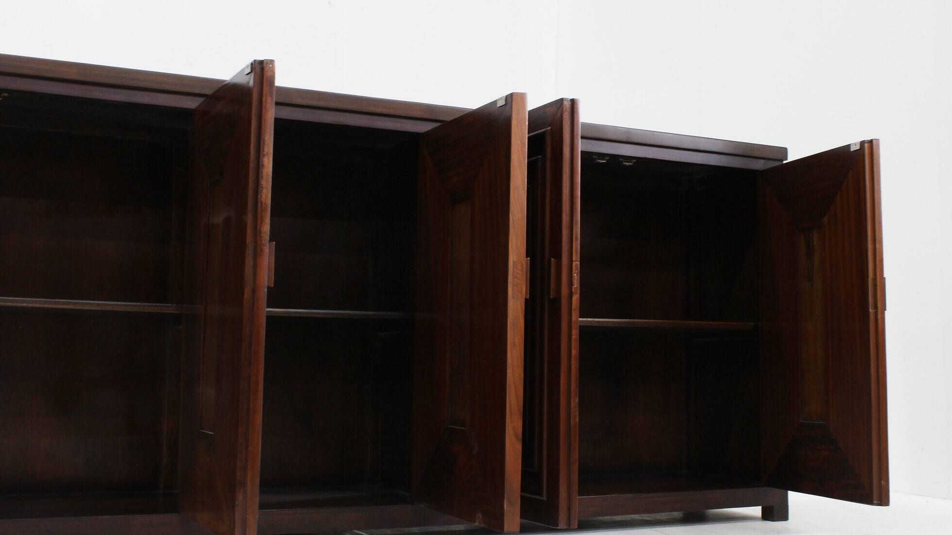 Buffet brutaliste espagnol en bois massif sculpté