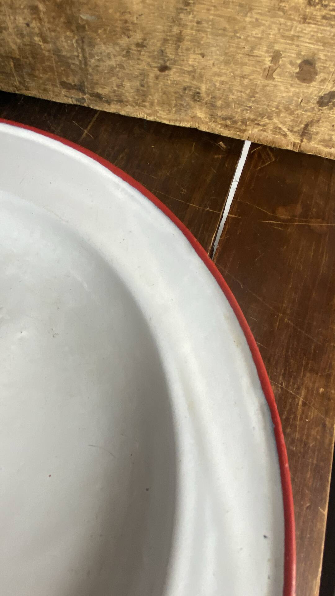 Enamelled metal plates
