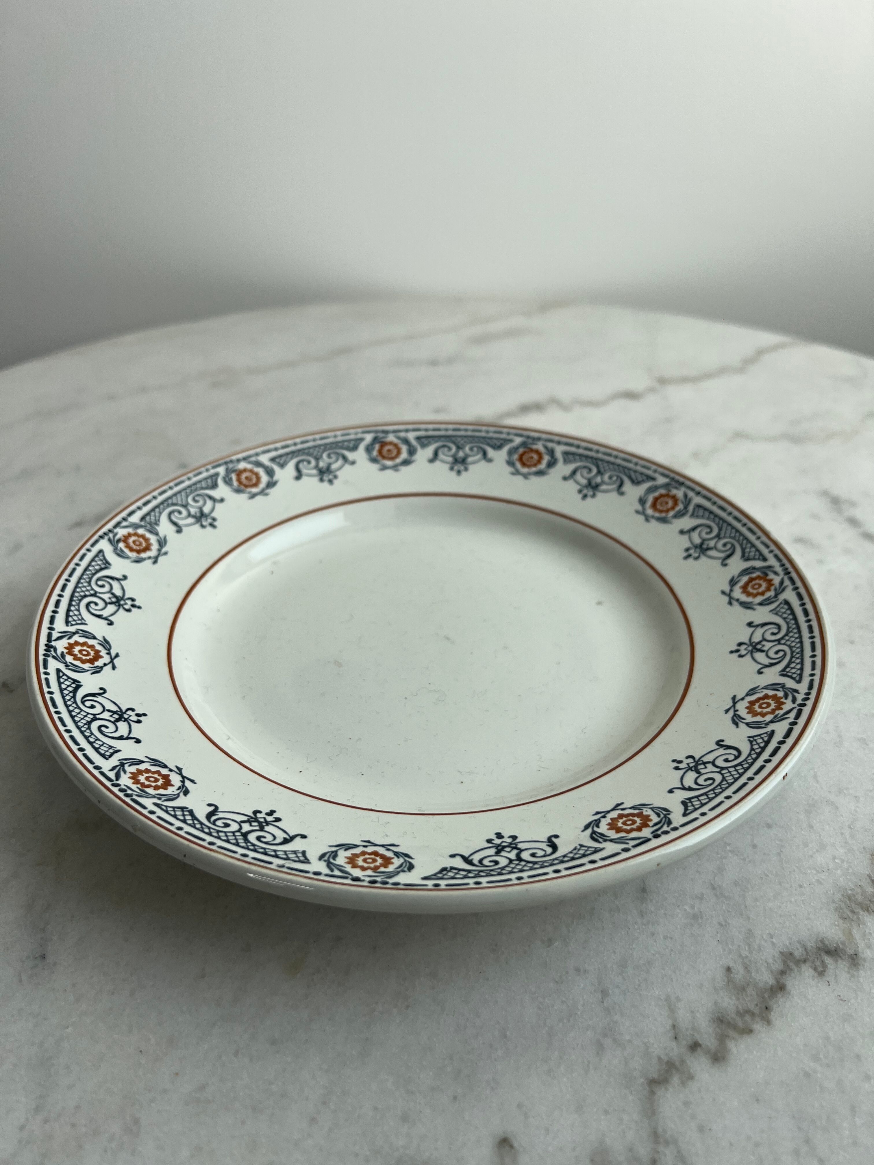 Flat plate Saint Amand