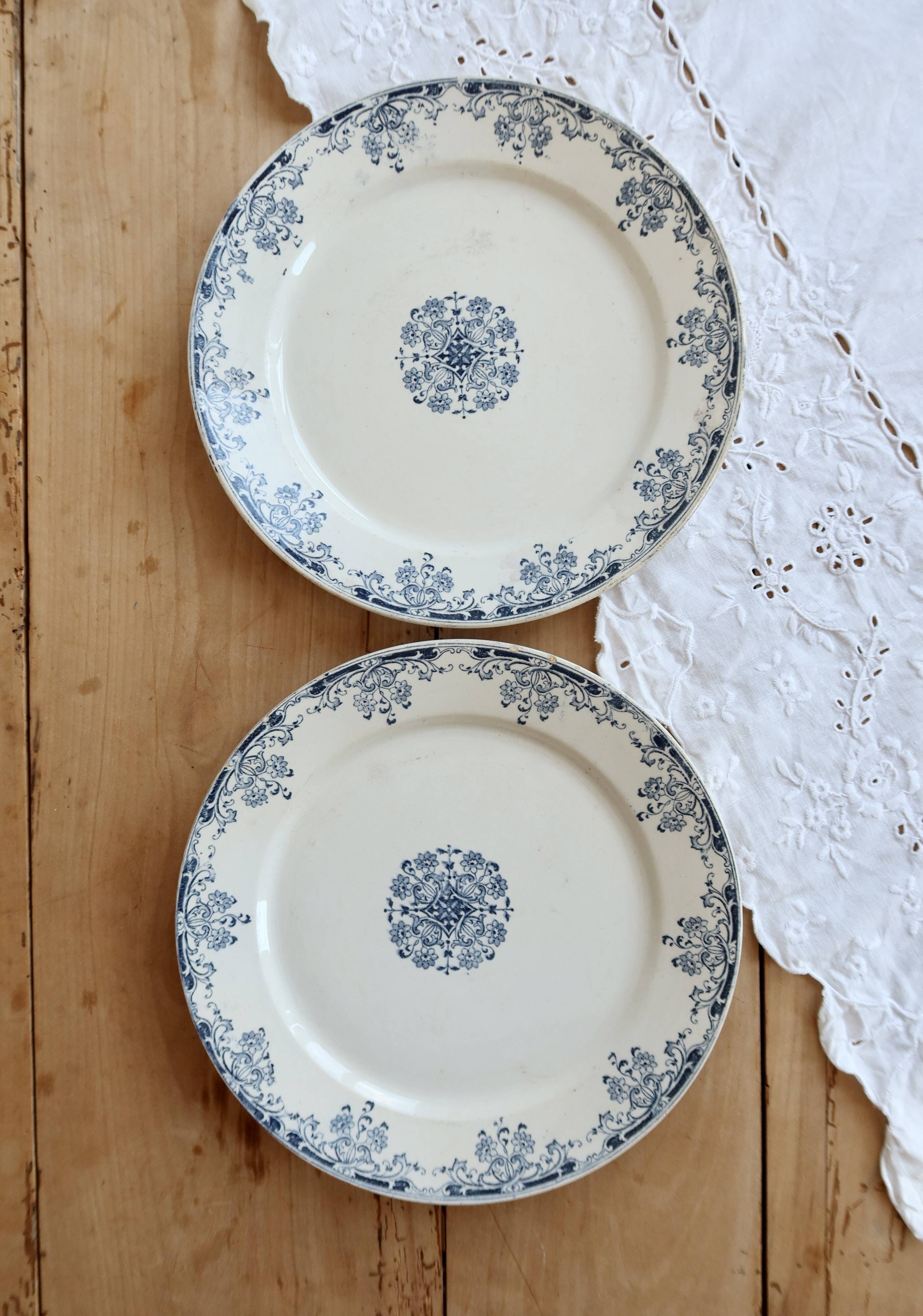 Antique flat plate, ironstone Sarreguemines U&C model Mignon.