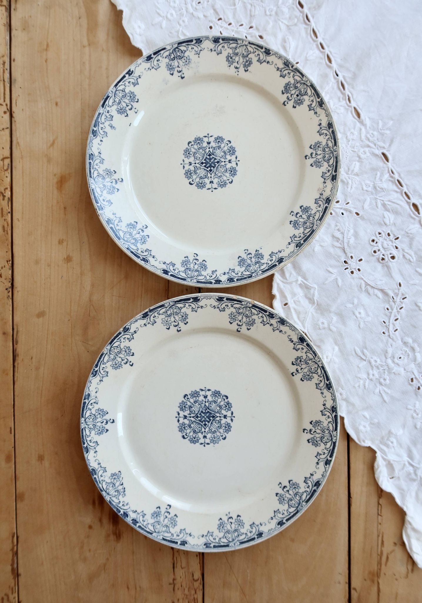 Antique flat plate, ironstone Sarreguemines U&C model Mignon.