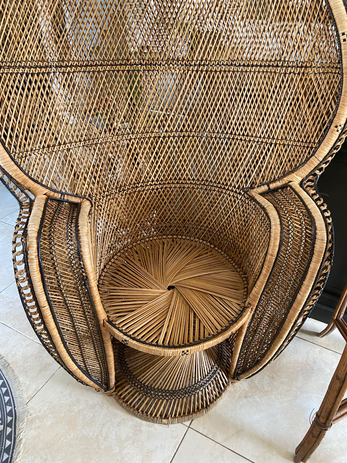Fauteuil Emmanuelle en rotin année 1970