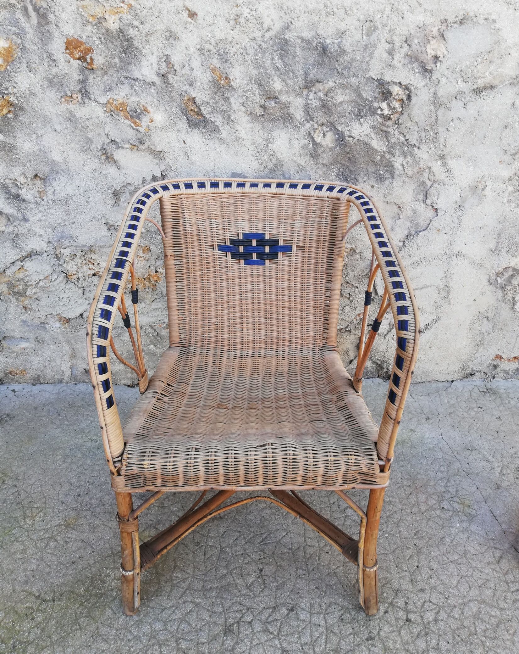 Armchair in wicker rattan and scoubidou
