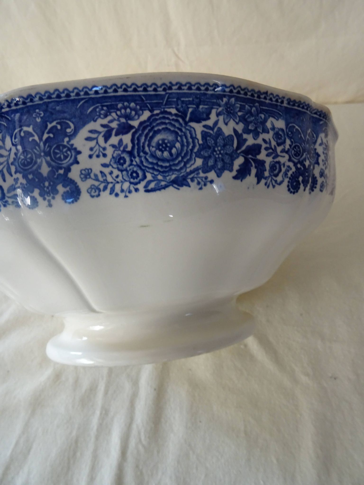 Large salad bowl dish Villeroy & Boch antique earthenware 374112 Burgenland Blue