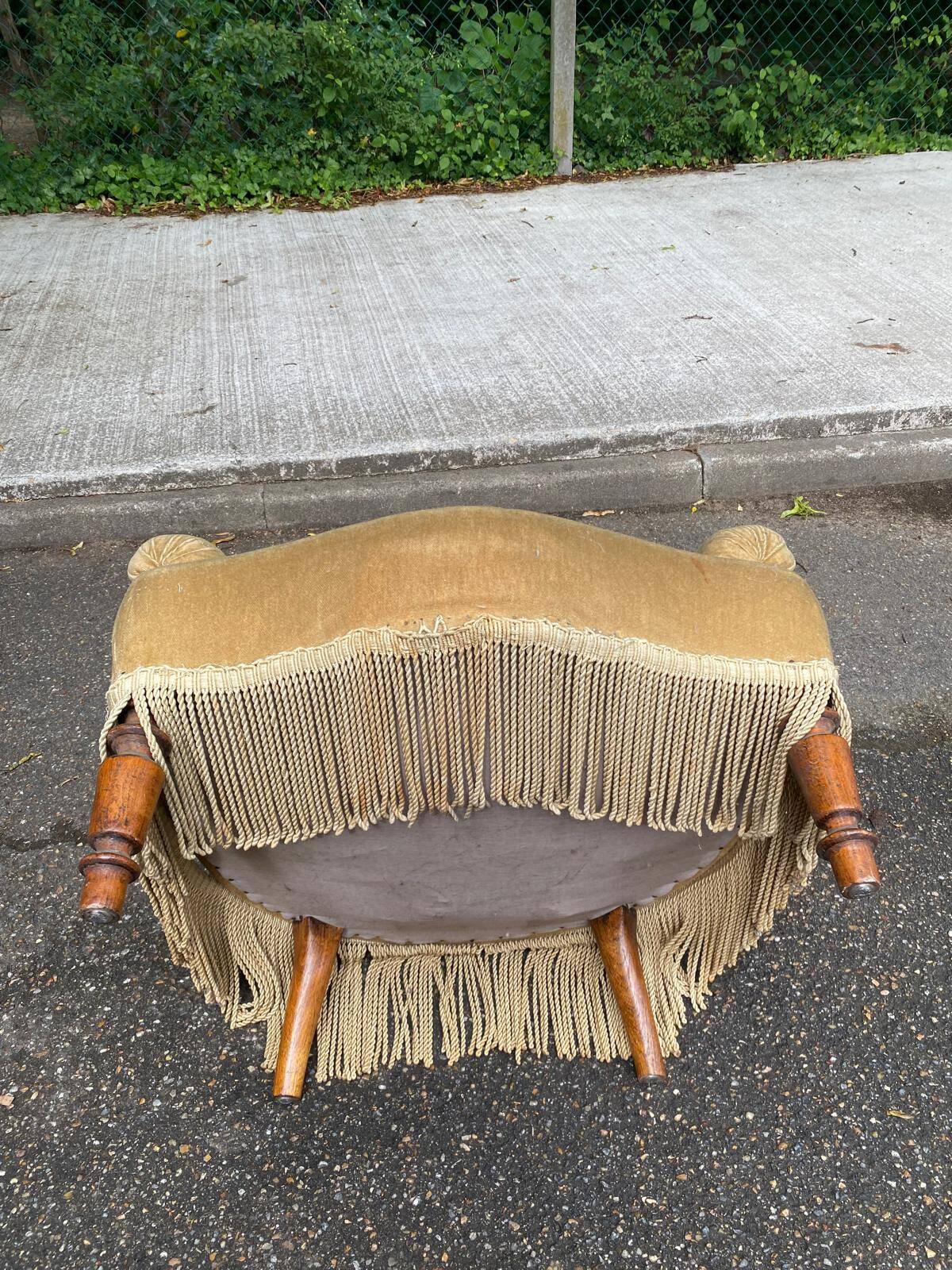 Fauteuil crapaud en velours velours jaune moutarde