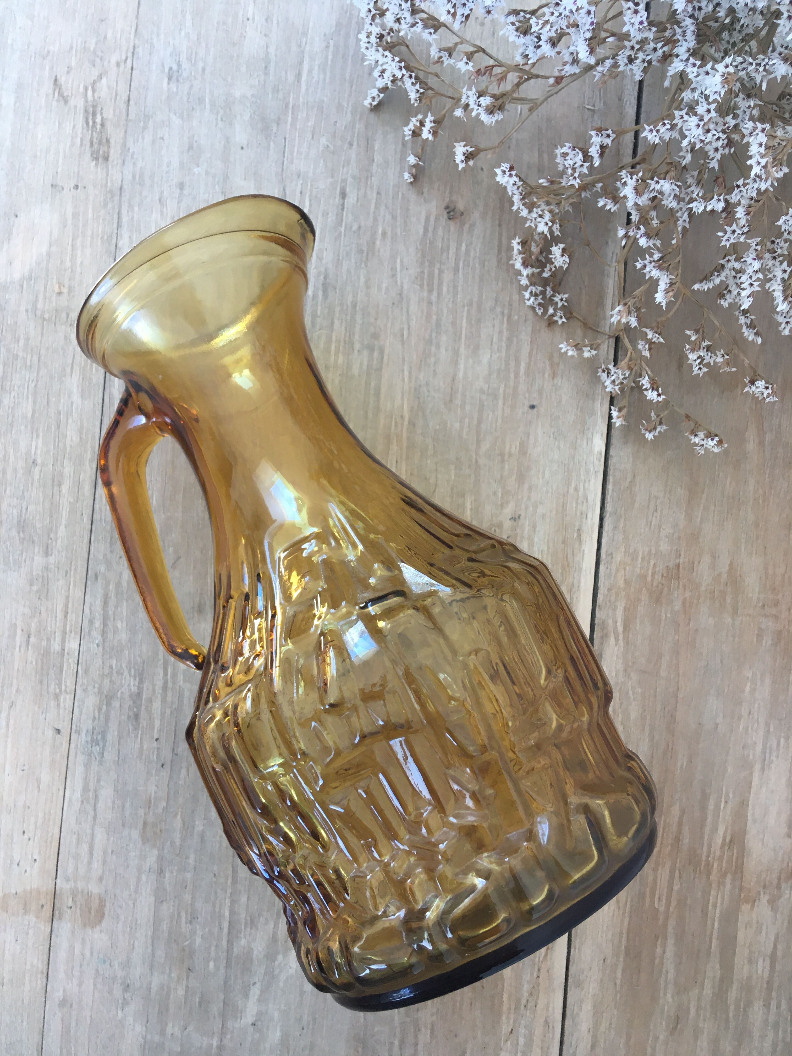 Carafe en verre ambré