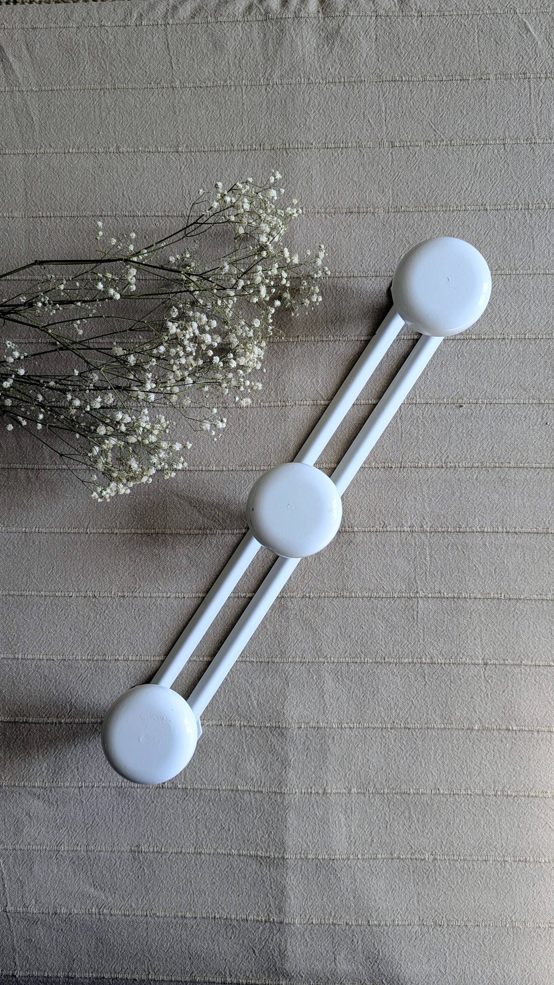 Set of 2 vintage white metal coat racks (D-0013)