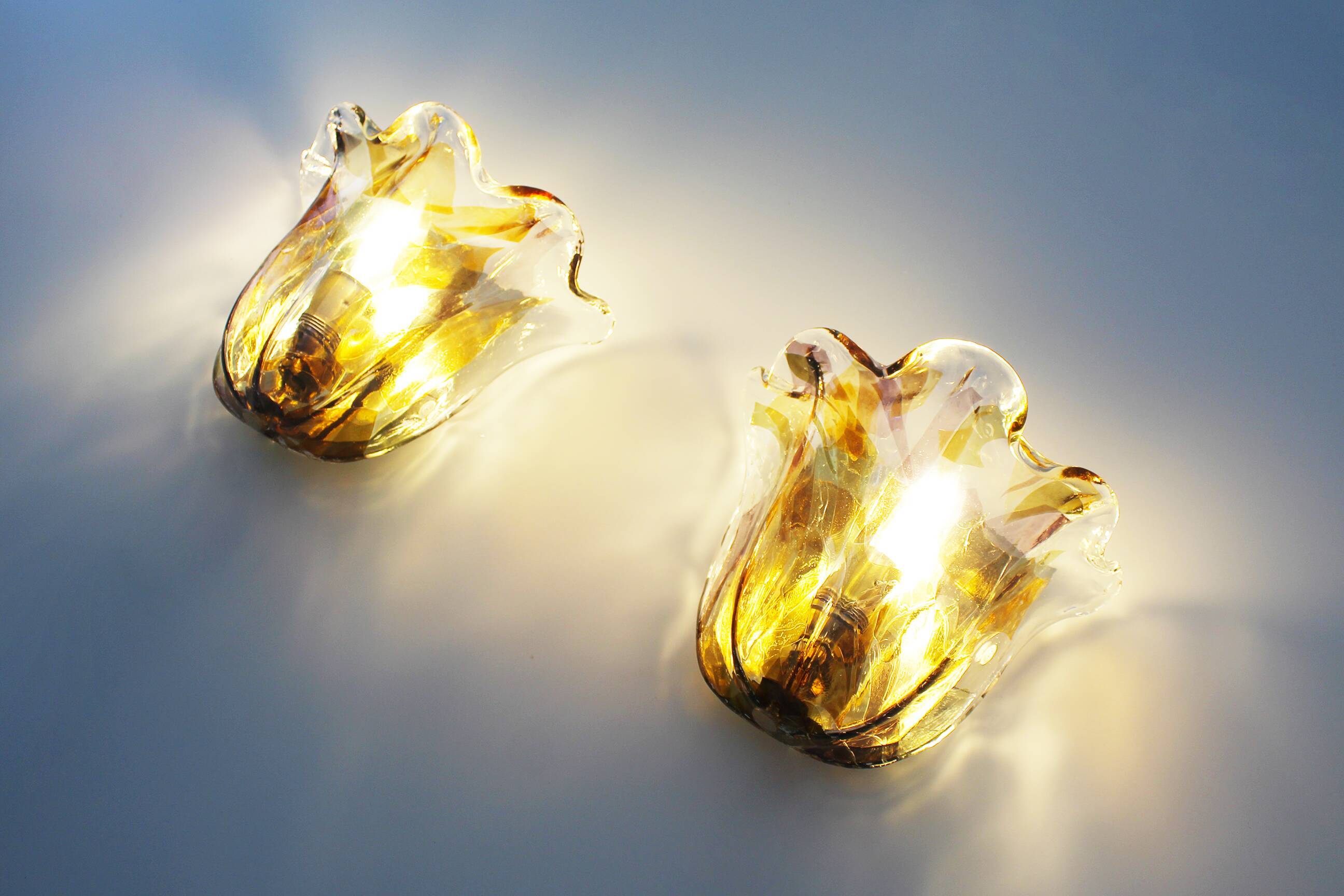 Set of 2 Brass and Muranoglass ‘Shell’ wall sconces by La Murrina