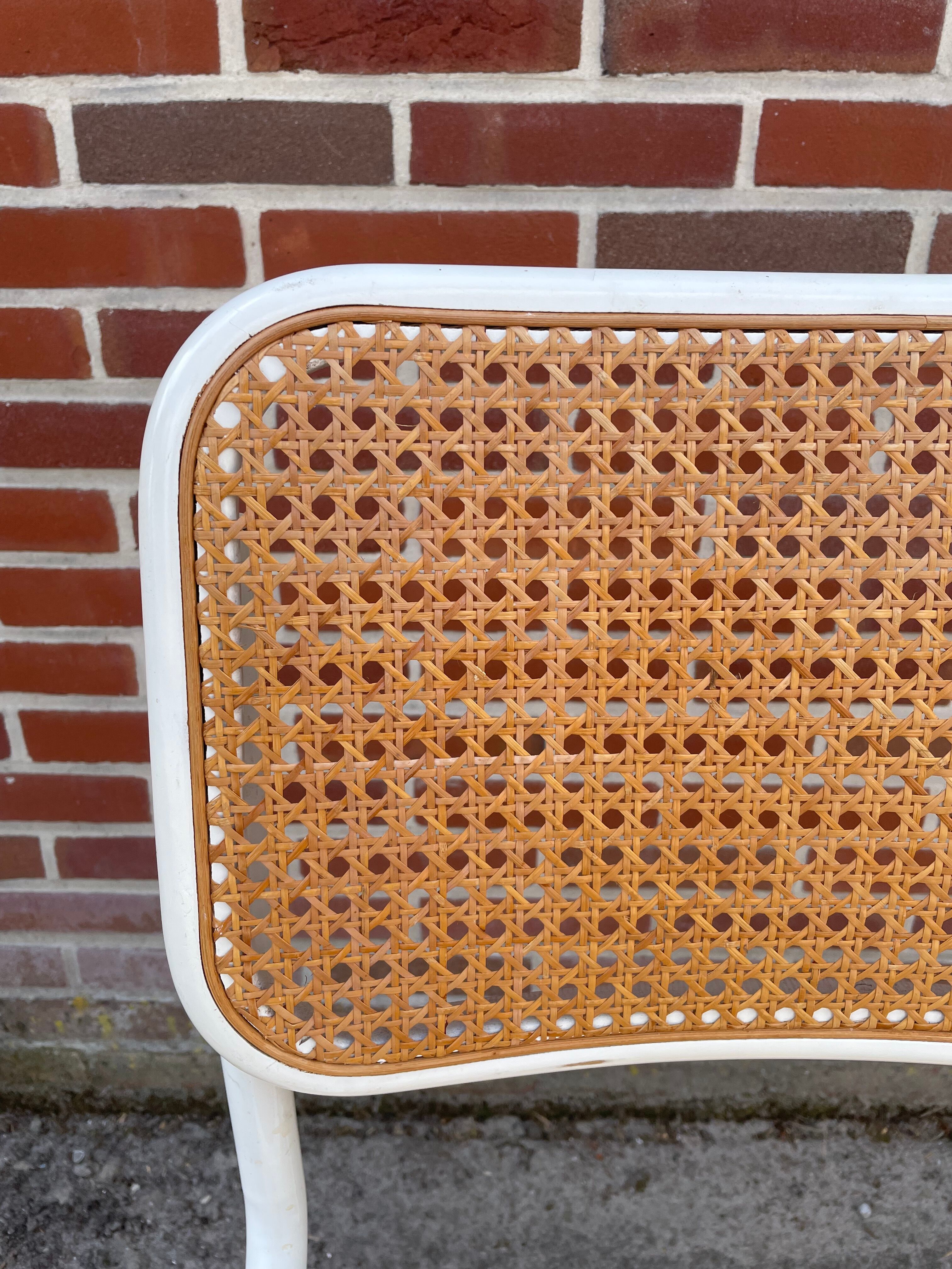 Set of 4 Cesca b32 model chairs in white